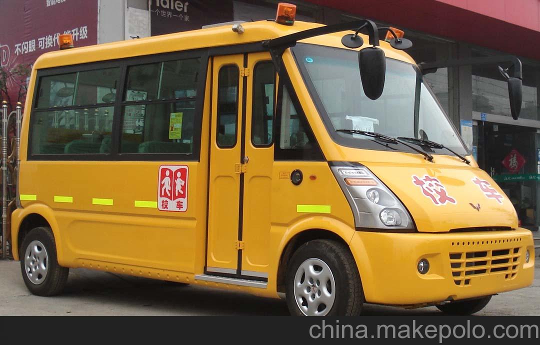 廣西一教育機構“校車”超載20％，結果罰款扣分