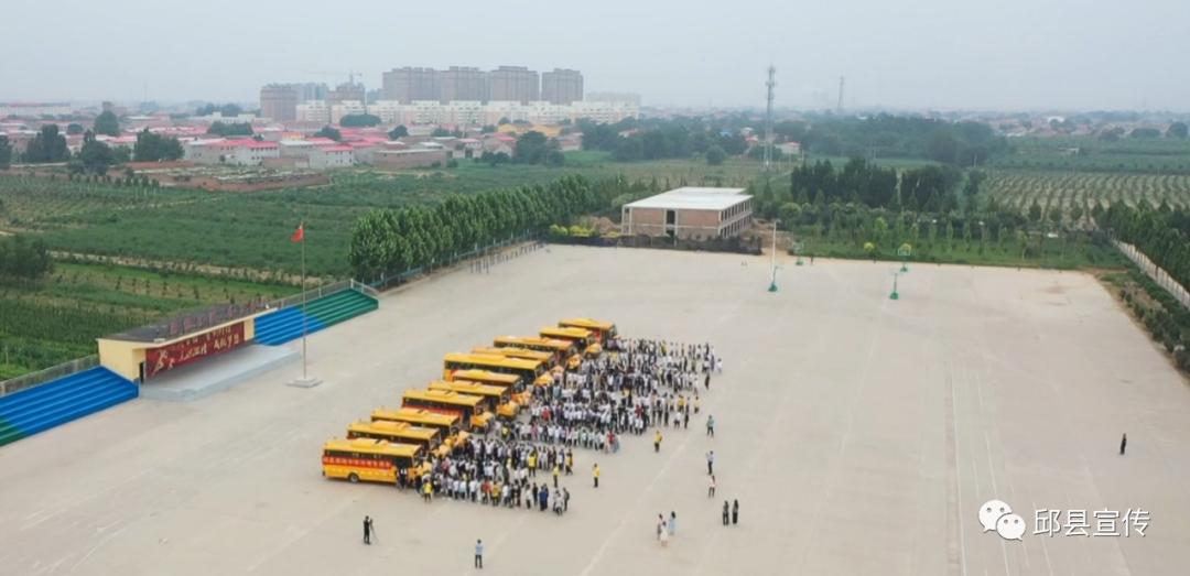 邱縣龍通校車：為學(xué)子們助力加油！
