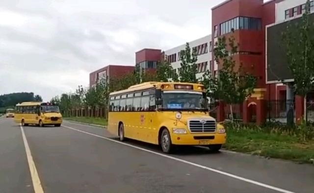 莆田一幼兒被悶校車7小時(shí)窒息，幼兒園賠了91萬(wàn)后，這事還沒(méi)完……