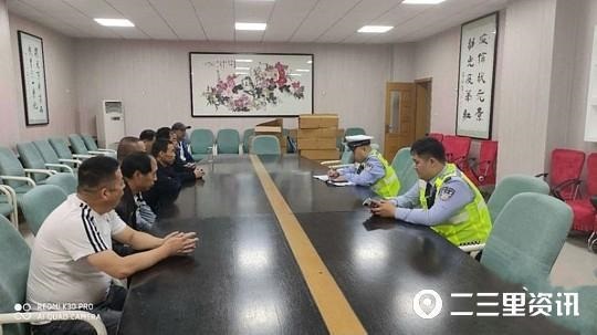 網(wǎng)友微博舉報(bào)西安一校車逆行！司機(jī)被處罰，涉事幼兒園被約談