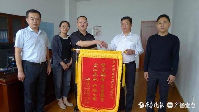山東：惠民縣大年陳鎮(zhèn)，愛心企業(yè)情系教育，莘莘學(xué)子喜獲校車
