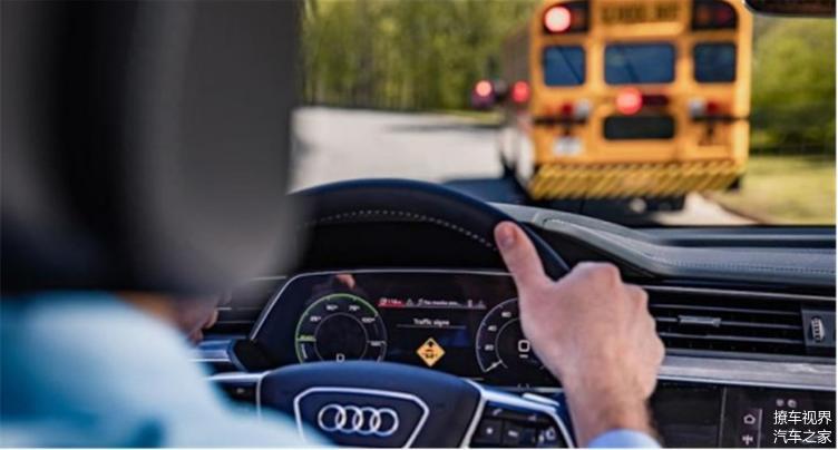 校車伸出停車臂，保證孩子安全，奧迪與高通合作V2X技術