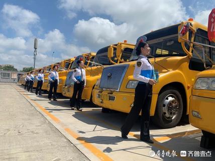每天送15萬學(xué)子上下學(xué)，溫馨校車開通10年跑了1.6億公里