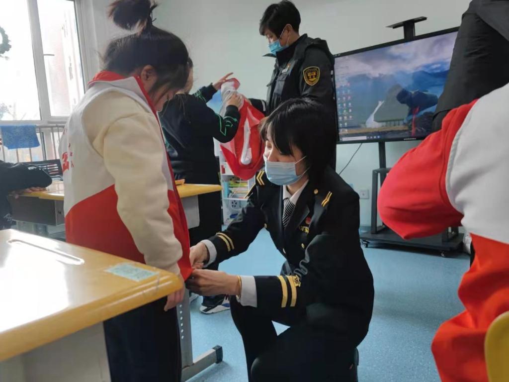 陪伴殘疾孩子，青島城運(yùn)控股溫馨校車公司開展以“守護(hù)溫暖、傳遞關(guān)愛”為主題的暖冬系列活動