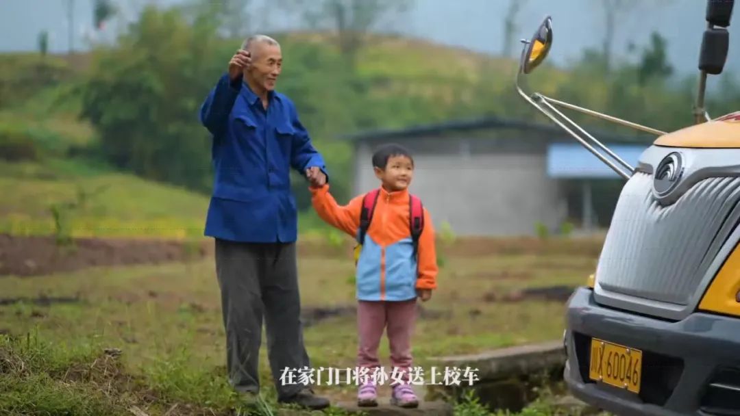 四川廣安引進(jìn)46輛校車“解決農(nóng)村幼兒入園乘車難”問題