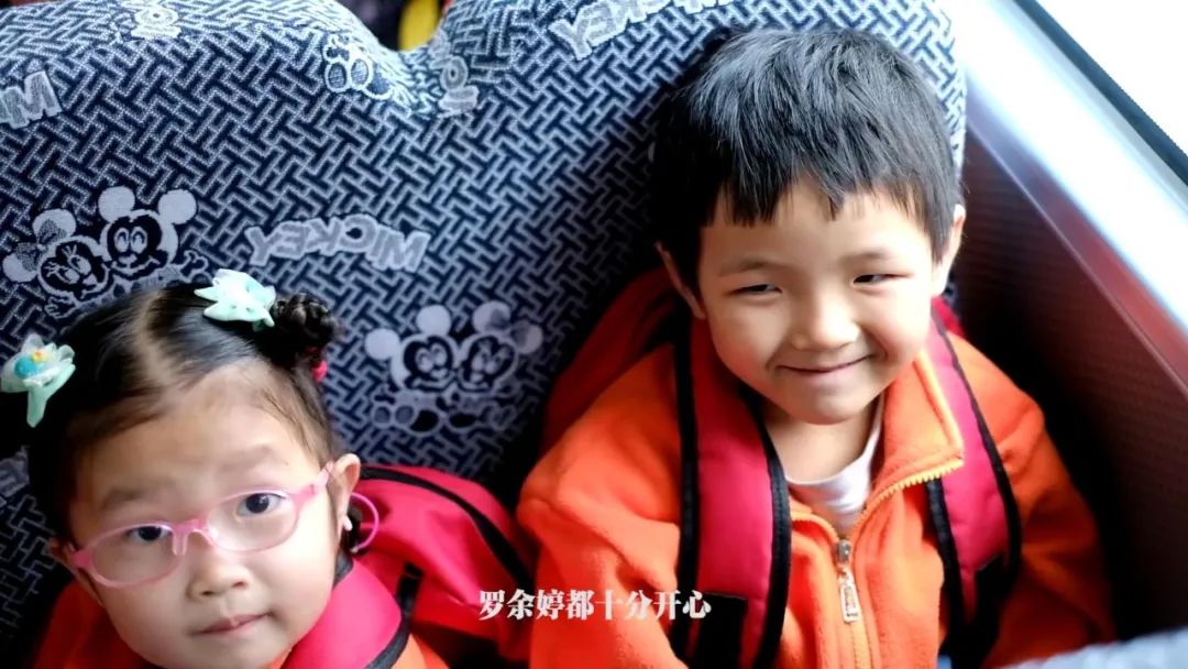 四川廣安引進(jìn)46輛校車“解決農(nóng)村幼兒入園乘車難”問題