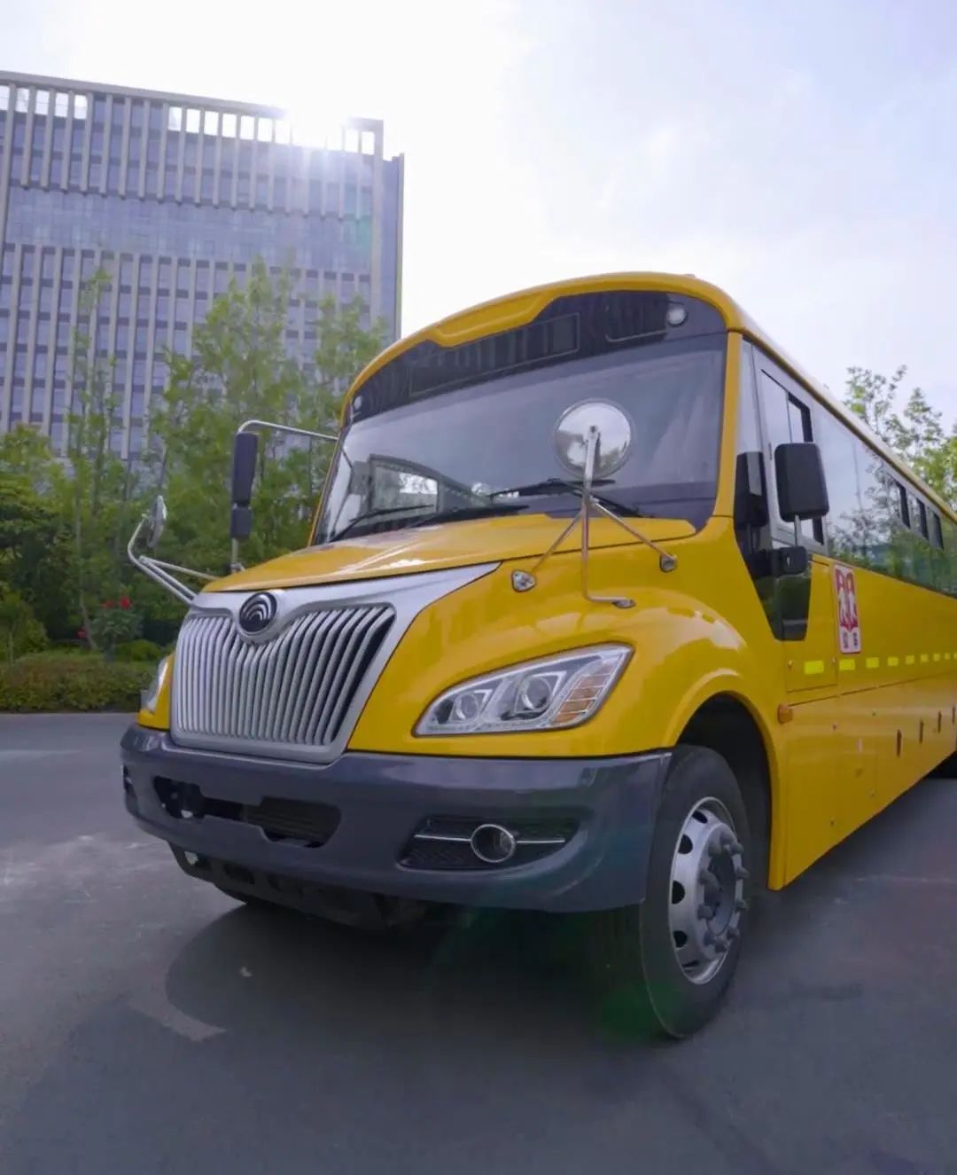 四川廣安引進(jìn)46輛校車“解決農(nóng)村幼兒入園乘車難”問題