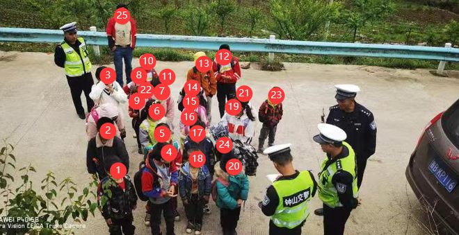 “黑校車”嚴(yán)重超員，2人被判刑！