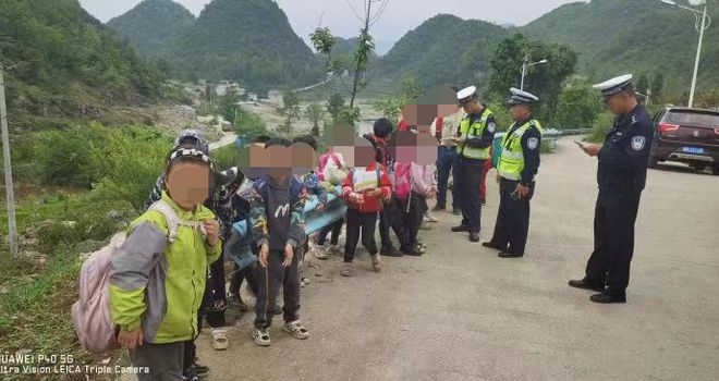 “黑校車”嚴(yán)重超員，2人被判刑！
