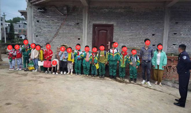 “黑校車”嚴(yán)重超員，2人被判刑！