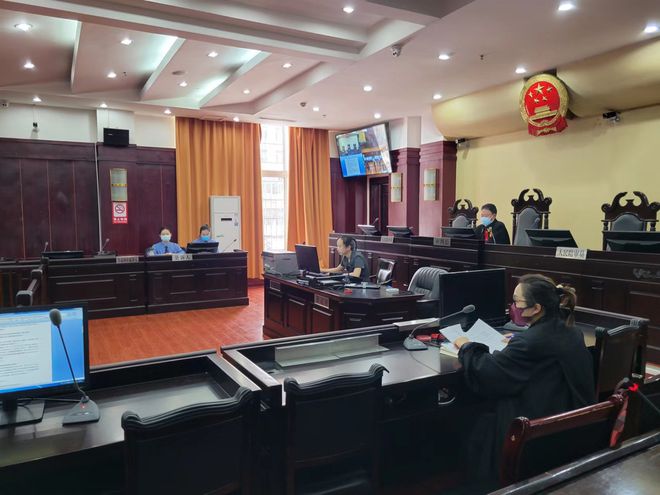 “黑校車”嚴(yán)重超員，2人被判刑！