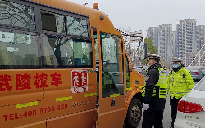常德交警：開展校車安全檢查 筑牢護(hù)學(xué)平安路