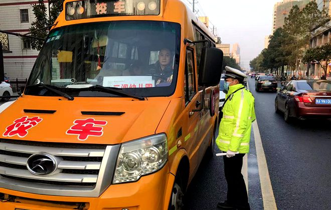 常德交警：開展校車安全檢查 筑牢護(hù)學(xué)平安路