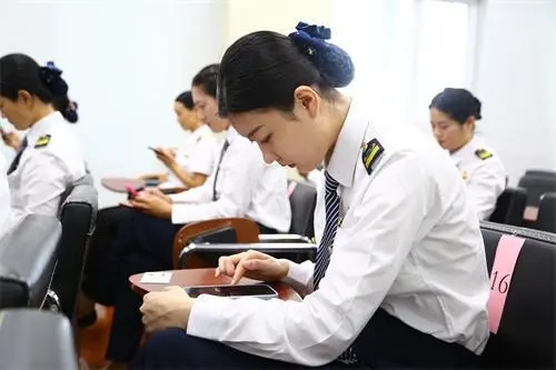 賽技能 提服務！2000余名校車隨車照管員同臺競技