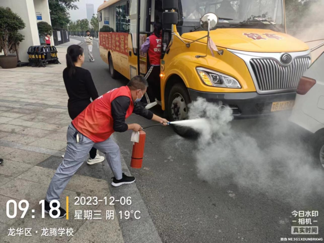“以演筑防 安全護(hù)航”——校車(chē)安全應(yīng)急逃生演練活動(dòng)