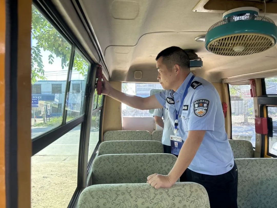 “護(hù)苗”行動 | 屯昌強(qiáng)化校車安全檢查