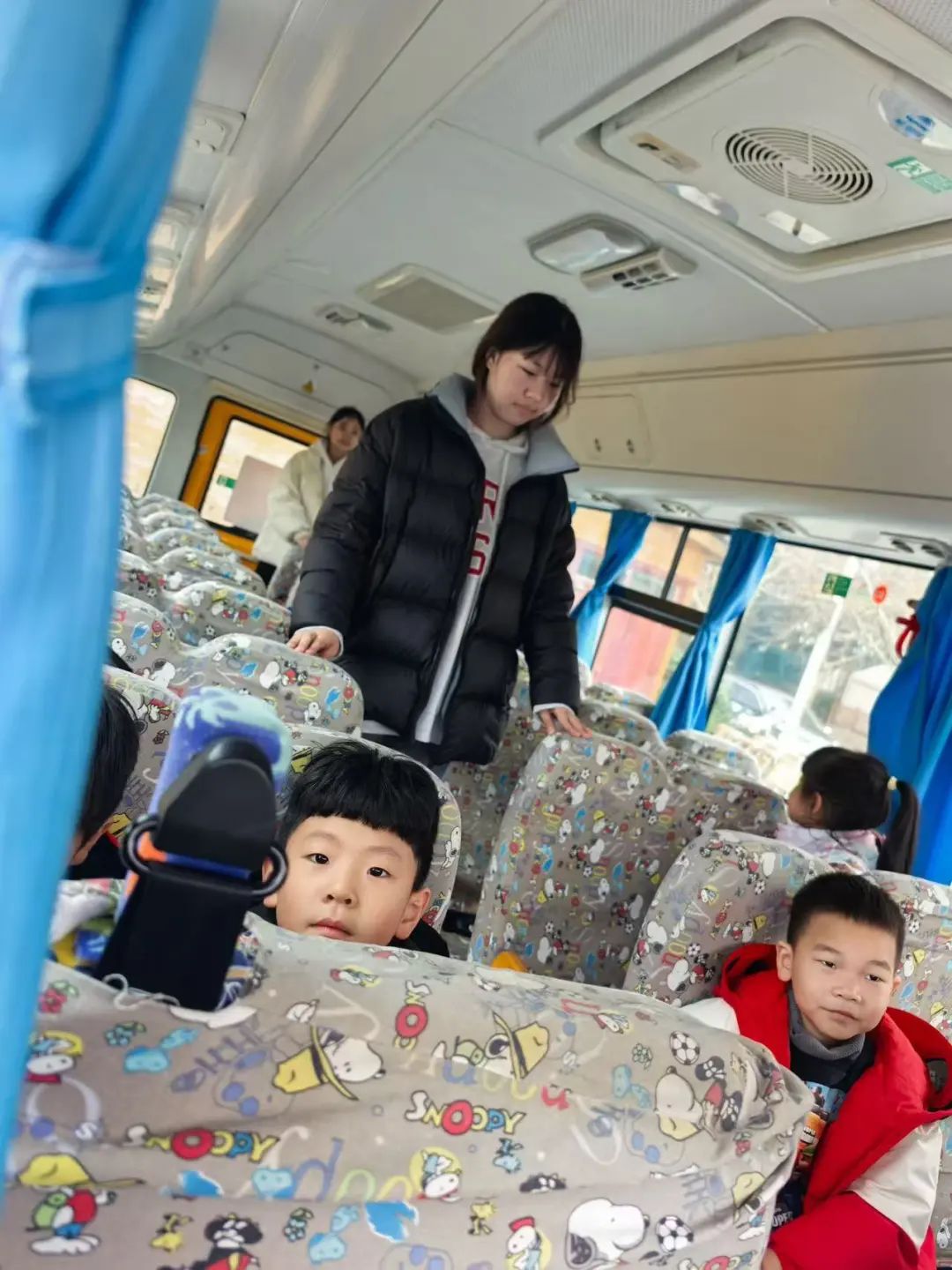 安全“童”行，伴我成長——鄭州市金水區(qū)清水苑幼兒園校車突發(fā)事故模擬應(yīng)急演練