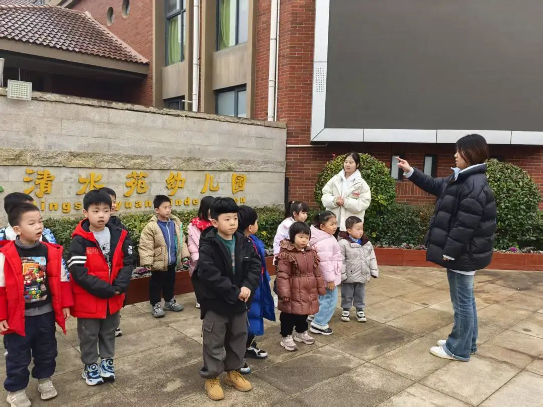 安全“童”行，伴我成長——鄭州市金水區(qū)清水苑幼兒園校車突發(fā)事故模擬應(yīng)急演練