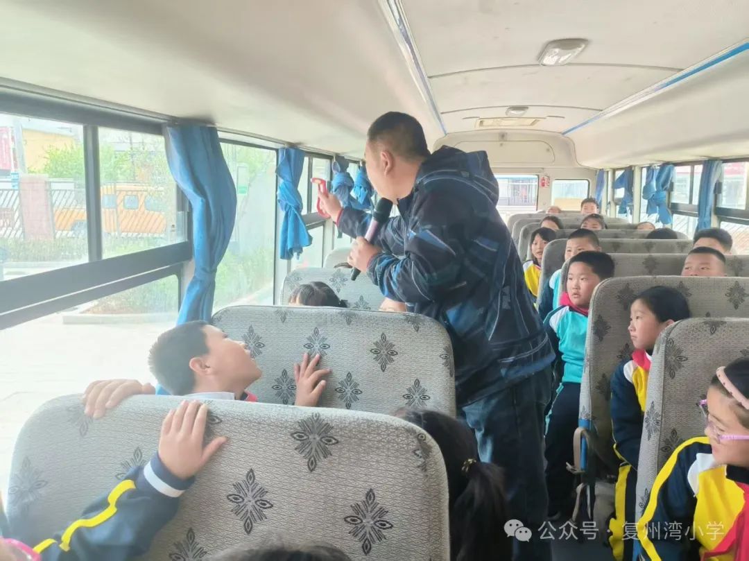 筑牢校車安全防線，護(hù)航學(xué)生平安成長——復(fù)州灣中心小學(xué)開展2025年春校車安全應(yīng)急演練活動(dòng)