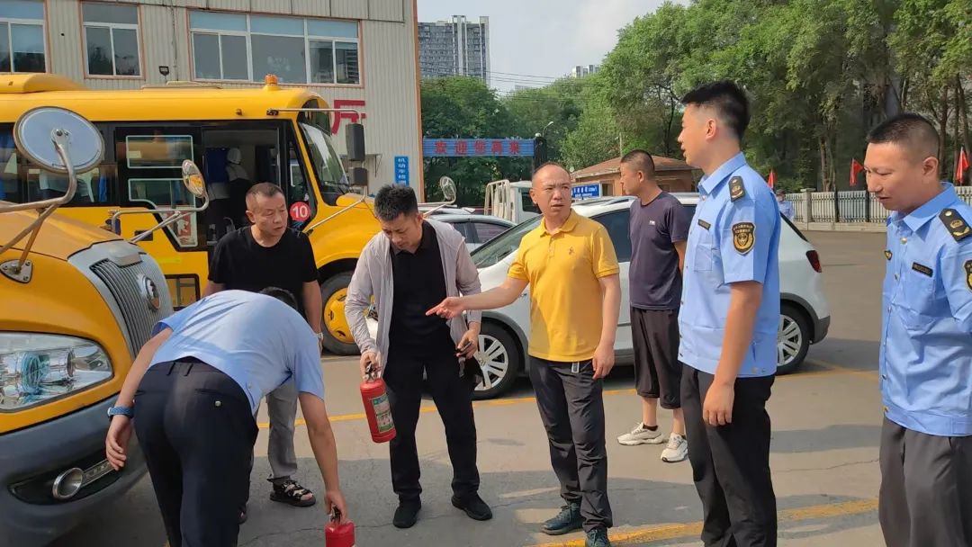安全護航|渾南區多部門聯合開展校車安全檢查