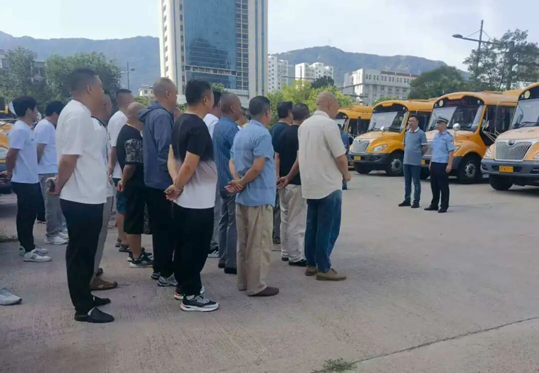 秋季開學，你家孩子坐的校車被“查”了......