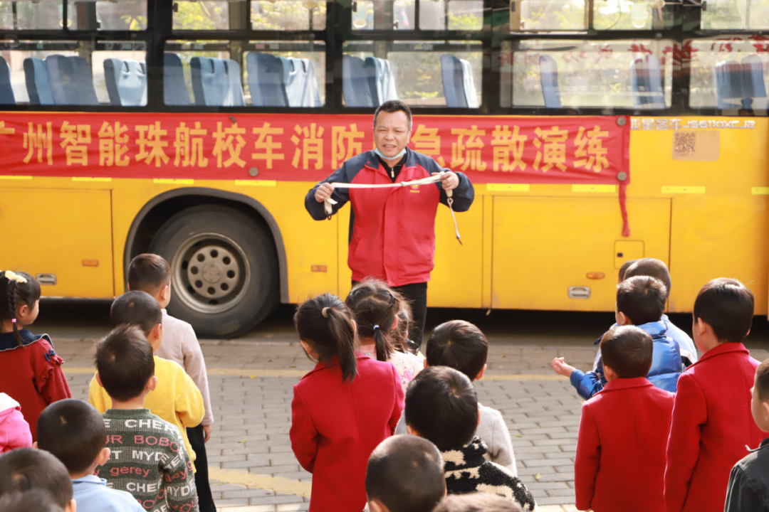 為愛護(hù)航，校車安全伴我行