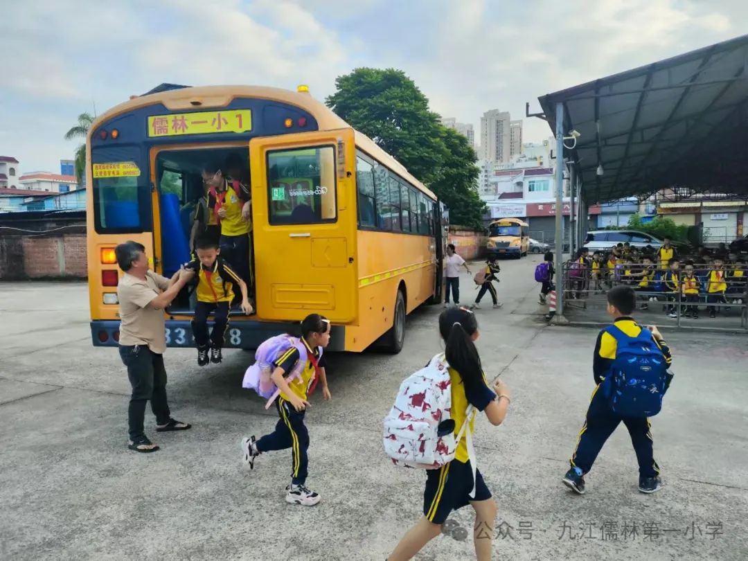 【陽(yáng)光校園 活力一小】校車安全演練，為學(xué)生保駕護(hù)航
