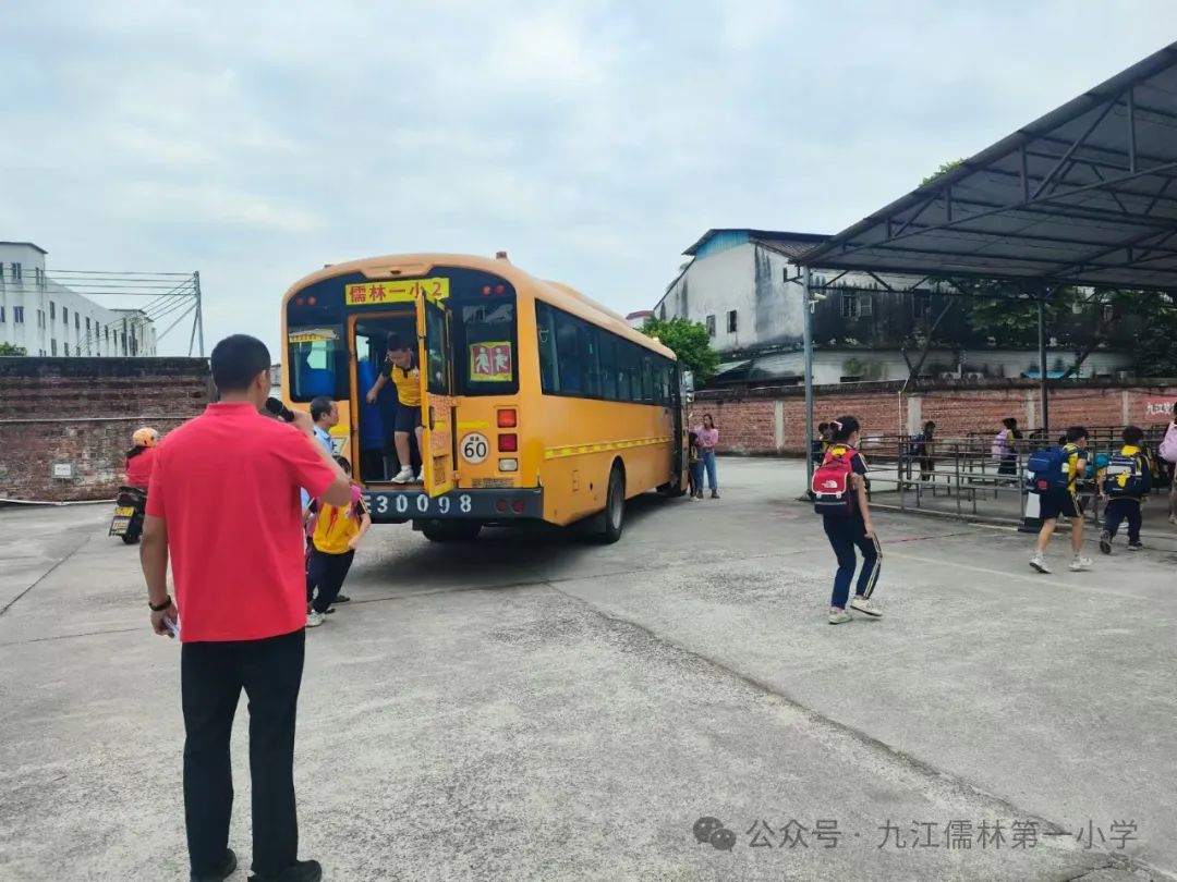 【陽(yáng)光校園 活力一小】校車安全演練，為學(xué)生保駕護(hù)航