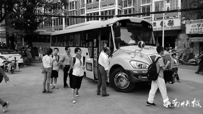 6條福州一中定制校車線路擬開(kāi)通 終點(diǎn)在一中大學(xué)城校區(qū)