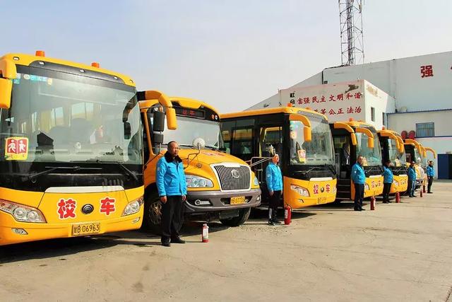 ＠嘉峪關(guān)家長，新學(xué)期，校車開車?yán)玻∥覀冇挚梢宰＼嚾ド舷聦W(xué)嘍！