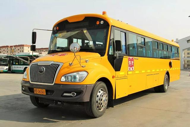 ＠嘉峪關(guān)家長，新學(xué)期，校車開車?yán)玻∥覀冇挚梢宰＼嚾ド舷聦W(xué)嘍！