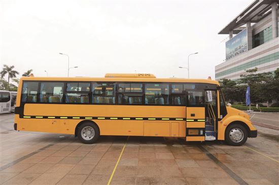 車(chē)企發(fā)力推新品 擰緊校車(chē)“安全鎖”