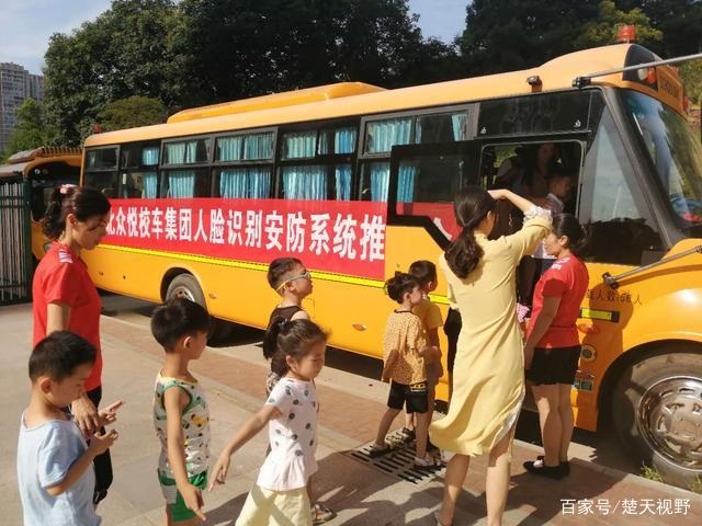 湖北眾悅校車服務(wù)集團(tuán)與湖北廣電網(wǎng)絡(luò)赤壁支公司簽訂合作協(xié)議