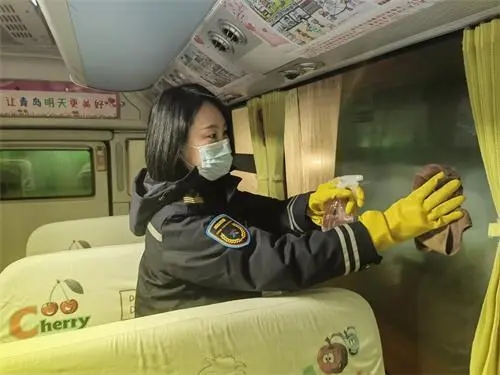 青島溫馨校車運送島城12.5萬名學子安全抵校