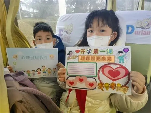 青島溫馨校車運送島城12.5萬名學子安全抵校