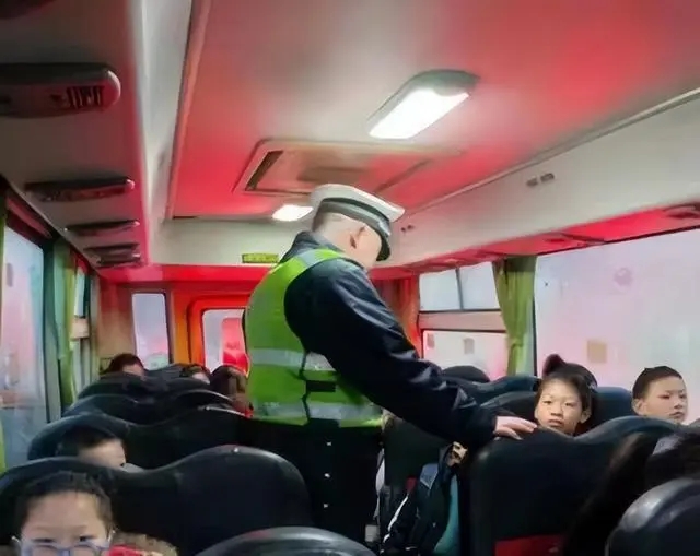 關愛生命 遵守交規 麻塘中心小學開展校車安全大檢查