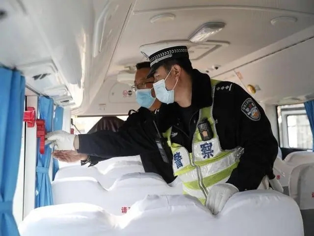 把好校車安全關！煙臺交警第五大隊開展校車專項檢查
