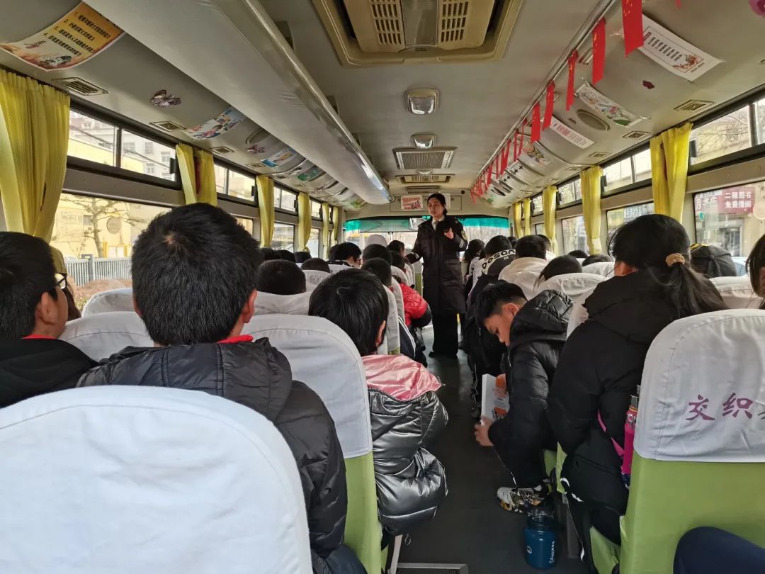校車疏散常演練 平安出行永相伴——黃山小學(xué)2024年開展校車疏散演練活動