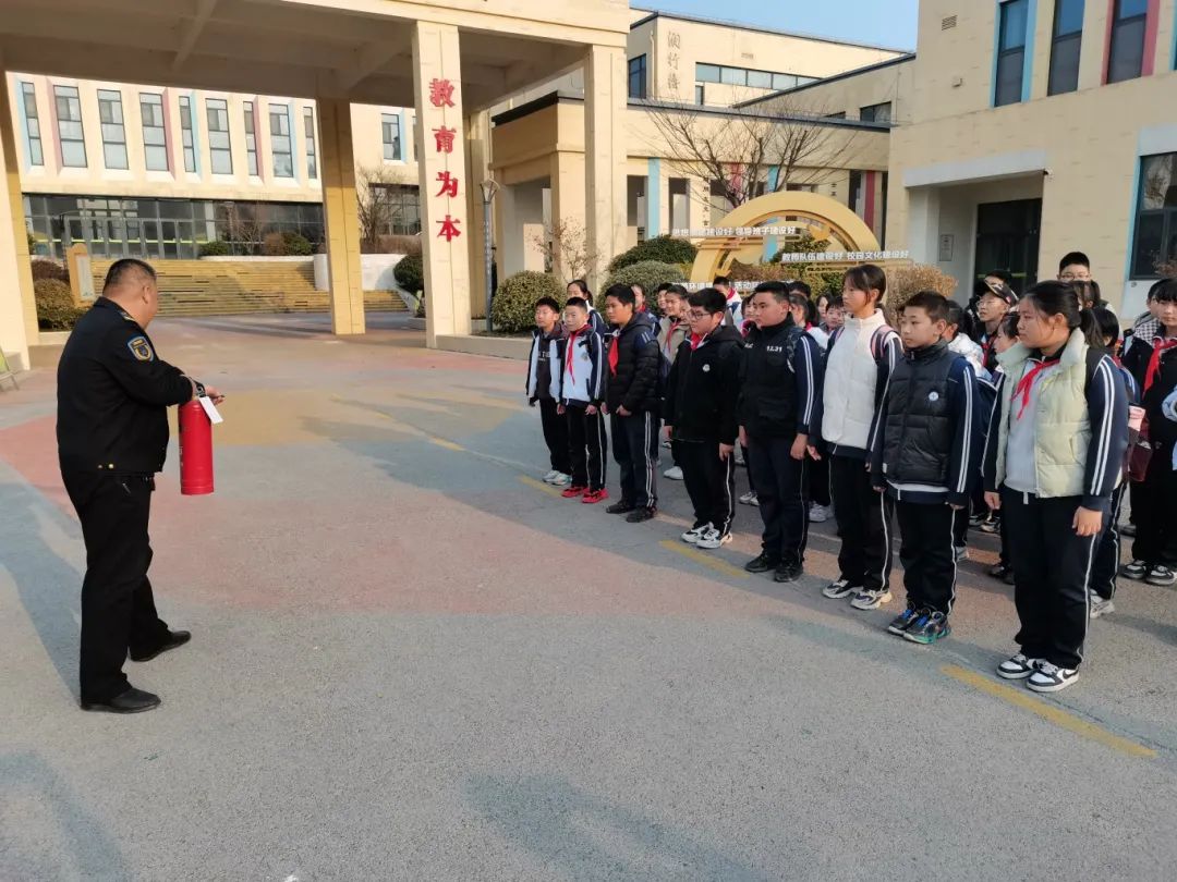 校車疏散常演練 平安出行永相伴——黃山小學(xué)2024年開展校車疏散演練活動