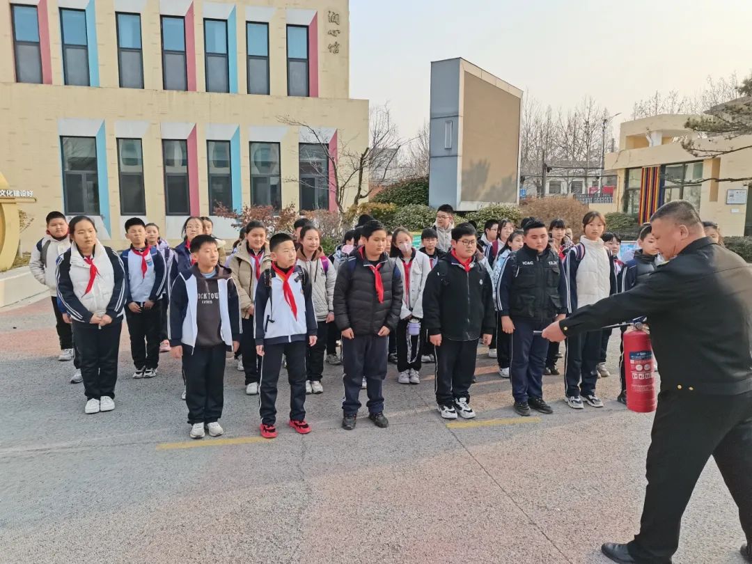 校車疏散常演練 平安出行永相伴——黃山小學(xué)2024年開展校車疏散演練活動