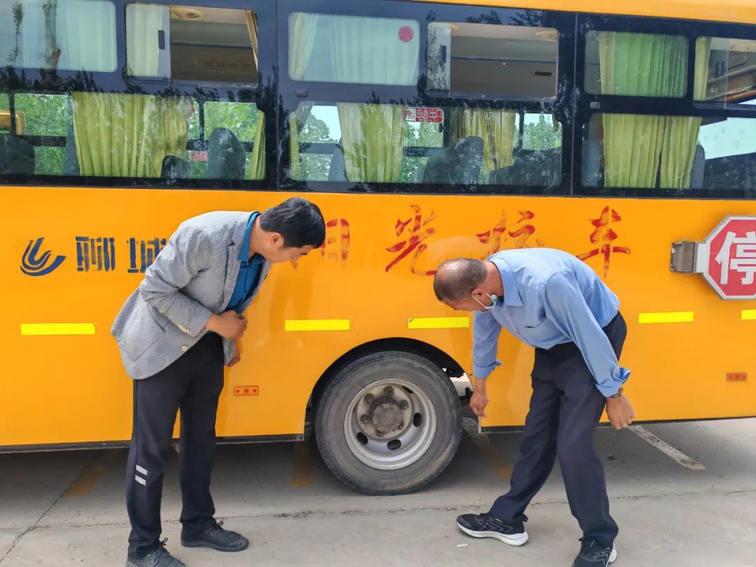 冠縣東古城鎮(zhèn)聯(lián)合校各校開展校車安全排查專項(xiàng)活動