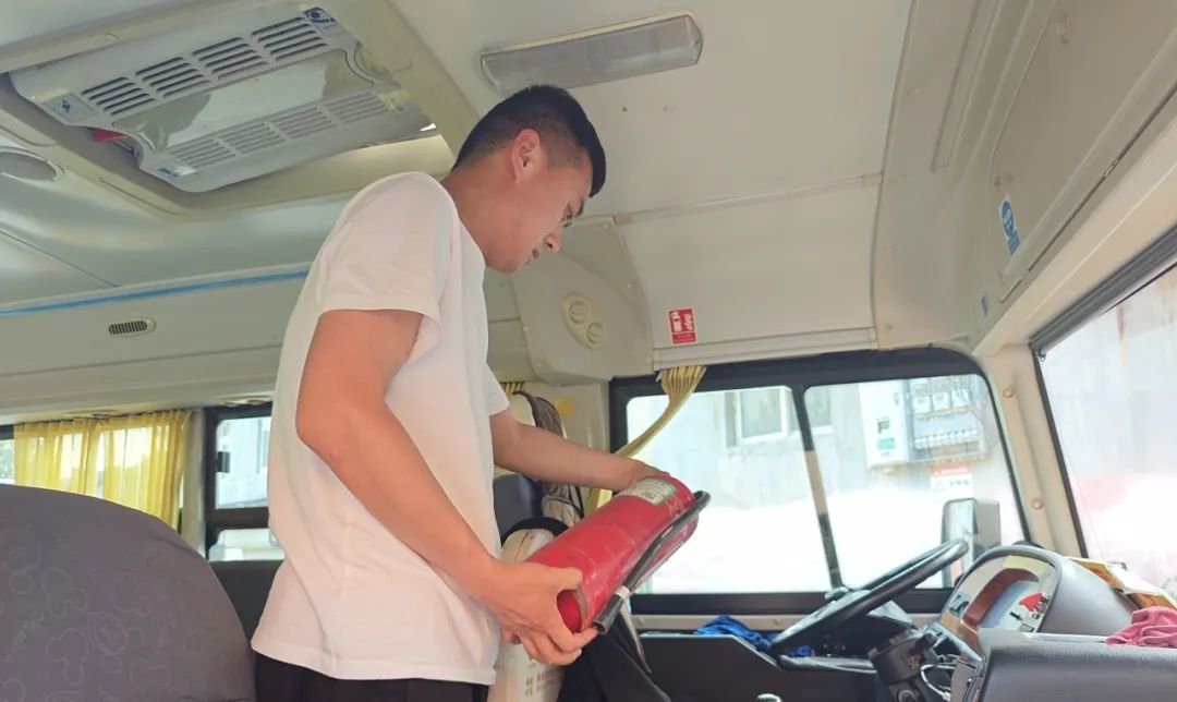 冠縣東古城鎮(zhèn)聯(lián)合校各校開展校車安全排查專項(xiàng)活動