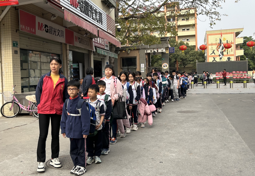 校車安全大闖關！我們都是勇敢的活力少年！——東塘小學校車安全應急疏散演練活動