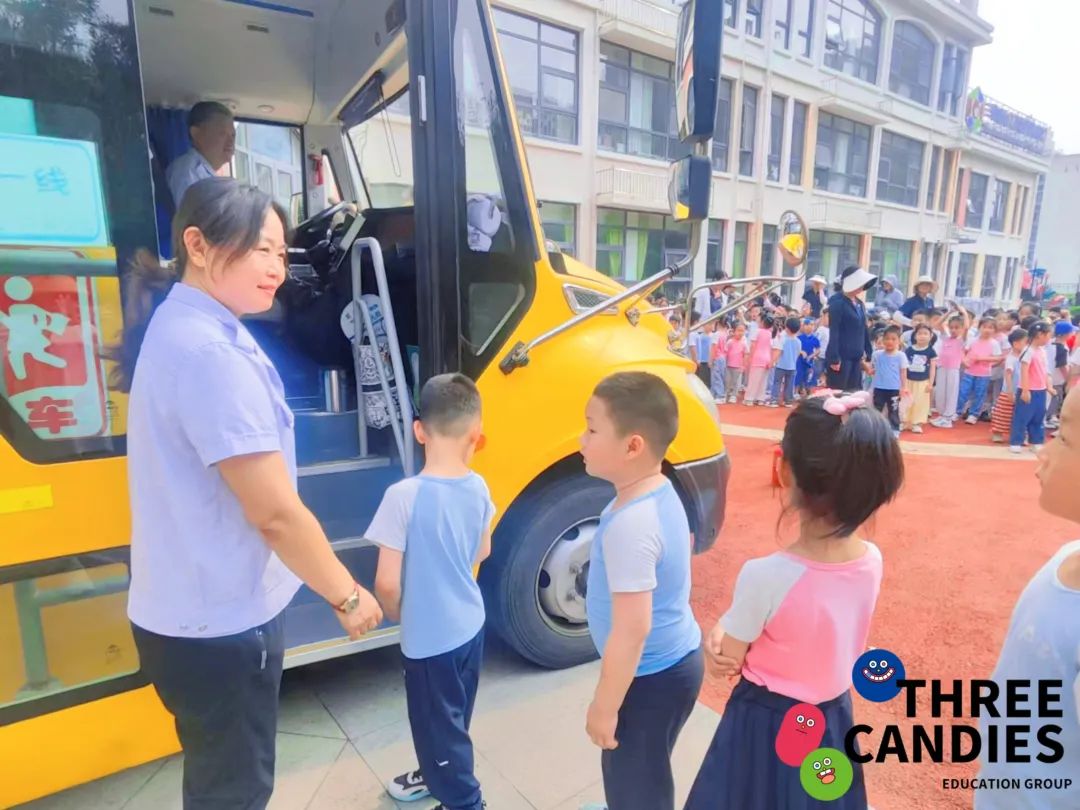【校園安全】安全乘校車，平安伴我行——三顆糖御景新苑幼兒園校車安全應急演練