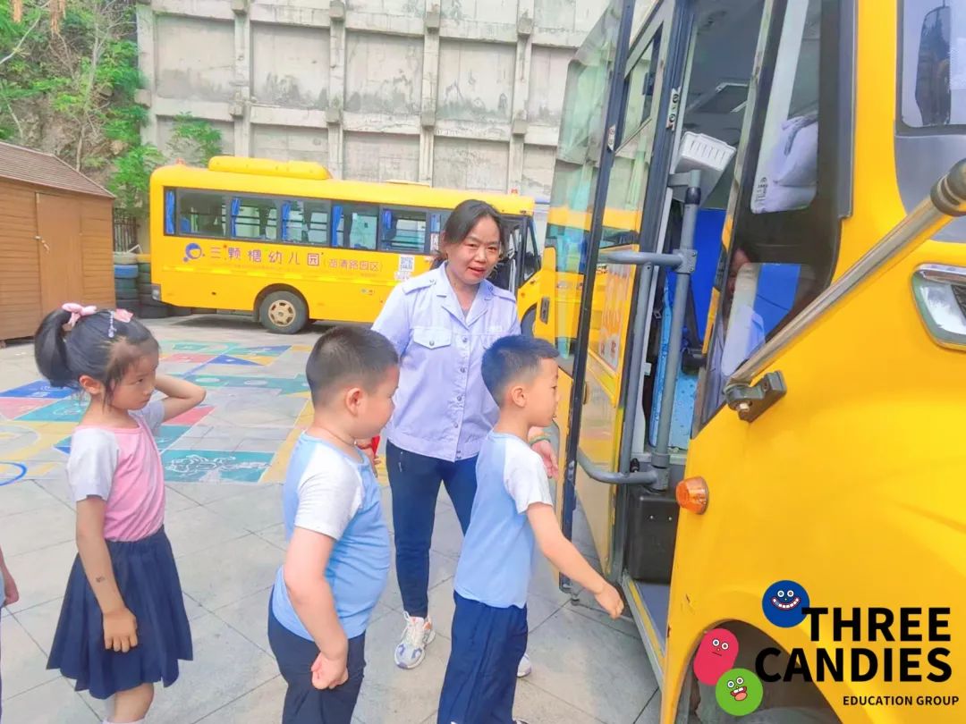 【校園安全】安全乘校車，平安伴我行——三顆糖御景新苑幼兒園校車安全應急演練