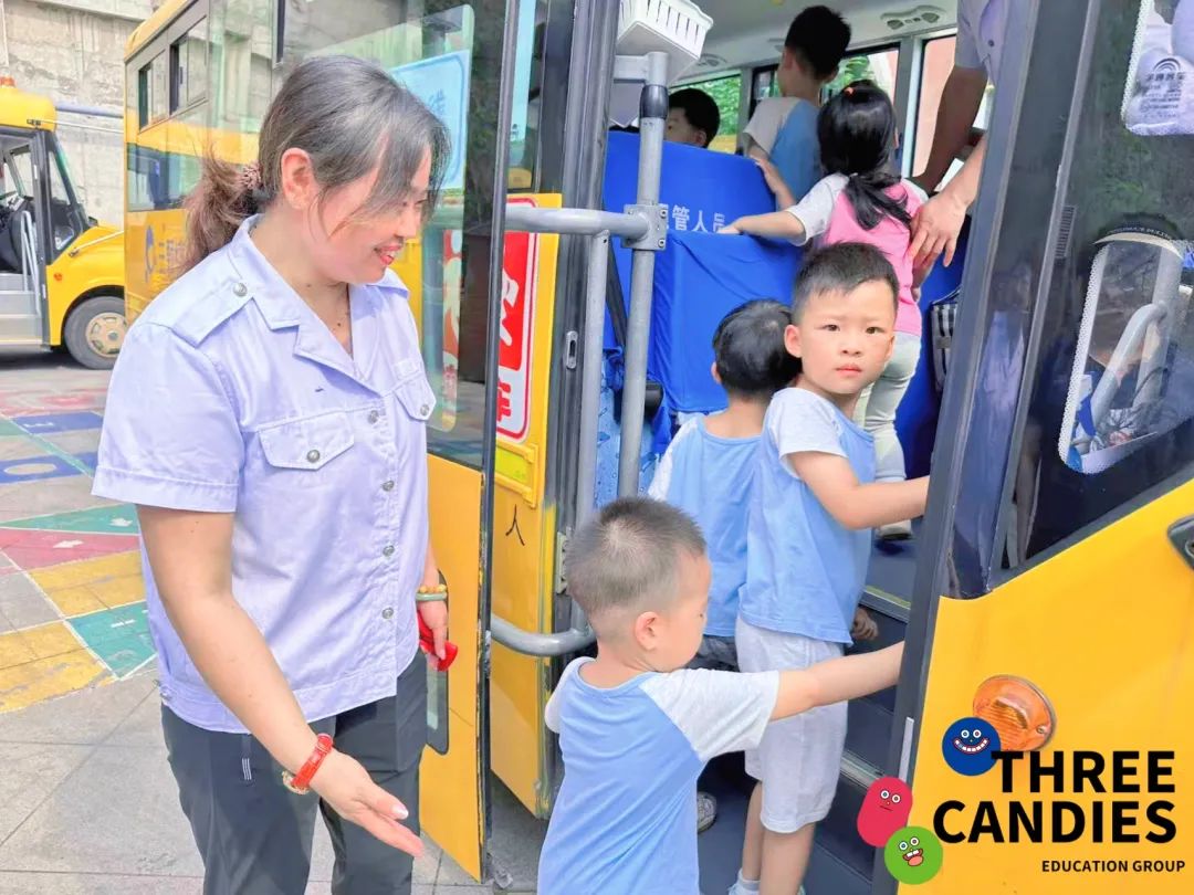 【校園安全】安全乘校車，平安伴我行——三顆糖御景新苑幼兒園校車安全應急演練