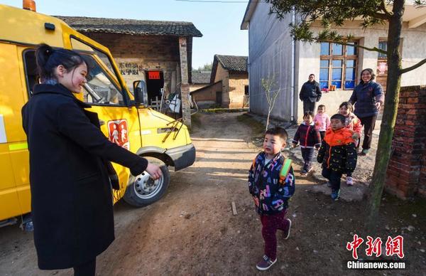 江西校車“云端”全監(jiān)控 可隨時掌握上下學情況