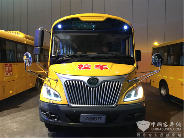 為學(xué)童撐起安全保護(hù)傘 宇通第三代校車為愛出發(fā)