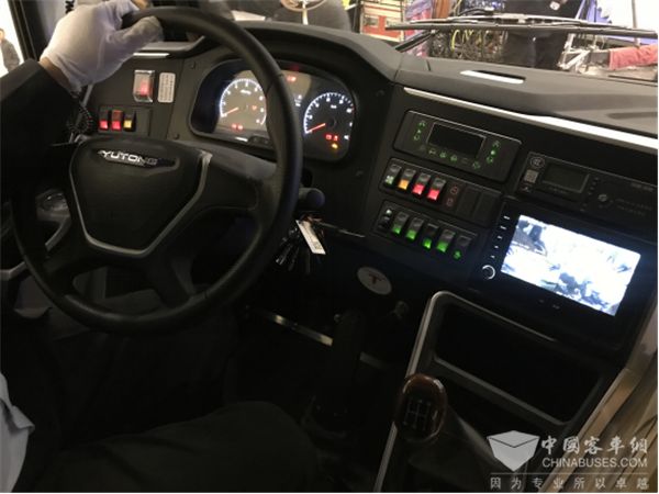 為學(xué)童撐起安全保護(hù)傘 宇通第三代校車為愛出發(fā)