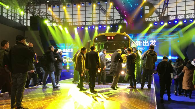再樹校車安全智能新標(biāo)桿 宇通第三代校車重磅發(fā)布